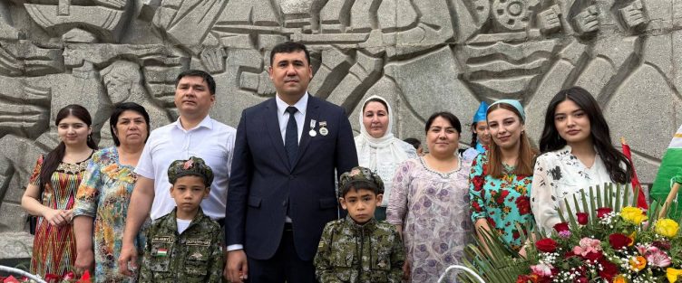 The 80th anniversary of Victory Day at the memorial to the fallen soldiers of the Great Patriotic War of 1941–1945 in the city of Khujand